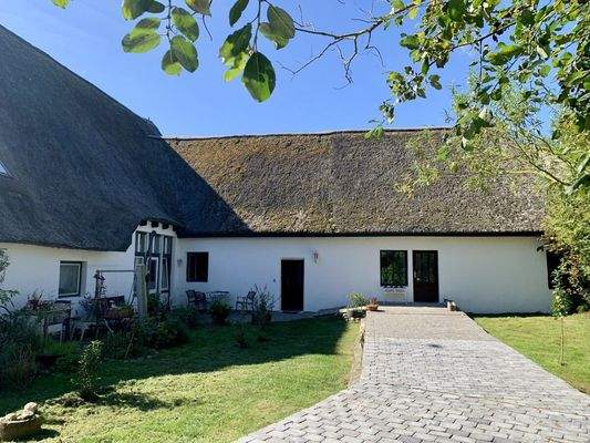 4) Außenansicht 1, Auffahrt