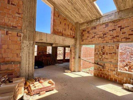 Kreta, Plaka Elounda: Unfertige Villa mit Pool und Meerblick