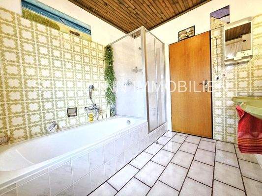 EG_Wannenbad mit Dusche