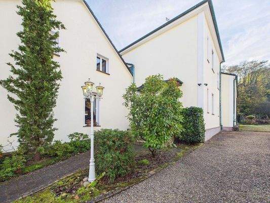 Villa mit Parkgrundstück und Pool in Beaumarais