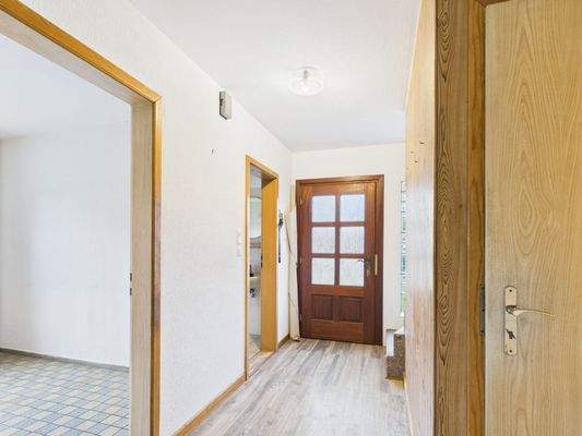 Flur Eingang - Lütt Immobilien - Selent