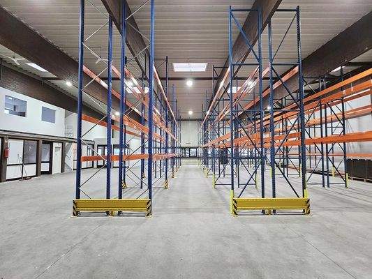 Regallager kleine Halle