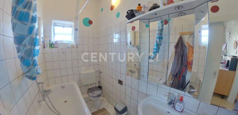 Badezimmer (2. OG links)