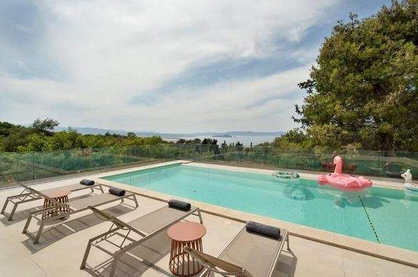 Kreta, Chania: Luxuriöse Villa mit Meerblick und Gästestudio in Agios Matthaios zu verkaufen