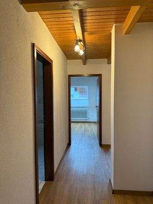 Flur mit Blick auf Kinderzimmer.jpg