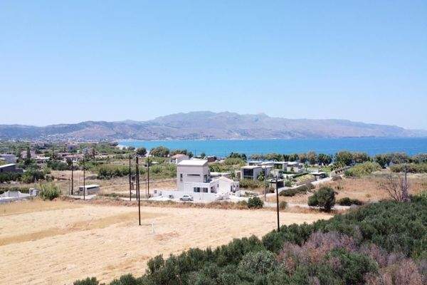 Kreta, Tavronitis: Schönes Grundstück mit Meerblick und hoher Baukapazität zu verkaufen