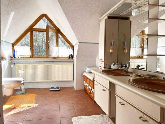 Einfamilienhaus - Tageslichtbad DG