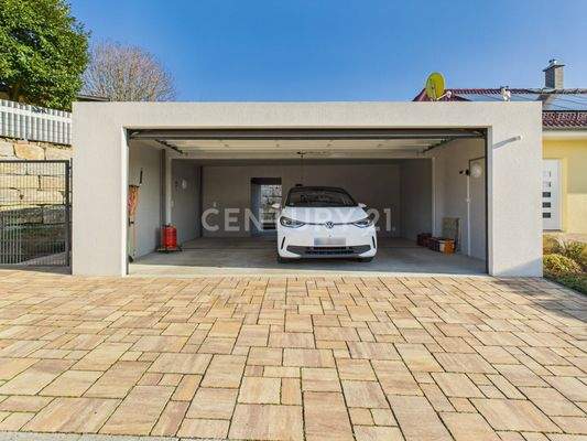 Große Doppelgarage
