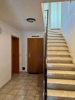 Treppe zwischen den Etagen