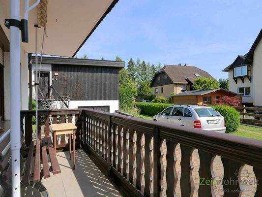 Balkon mit Sonnenschutz