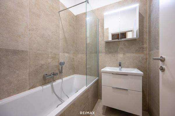 Badezimmer mit Wanne