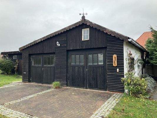 Doppelgarage mit Werkstatt