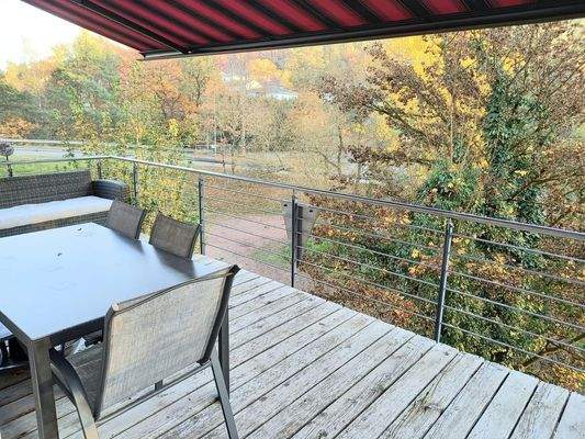 Balkon mit elektrischer Markise