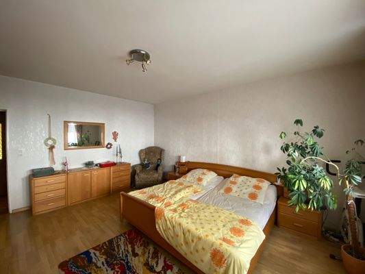 Schlafzimmer OG (2).jpg