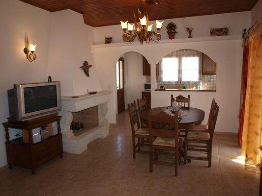 3 Luxusvillen mit Pool in Douliana