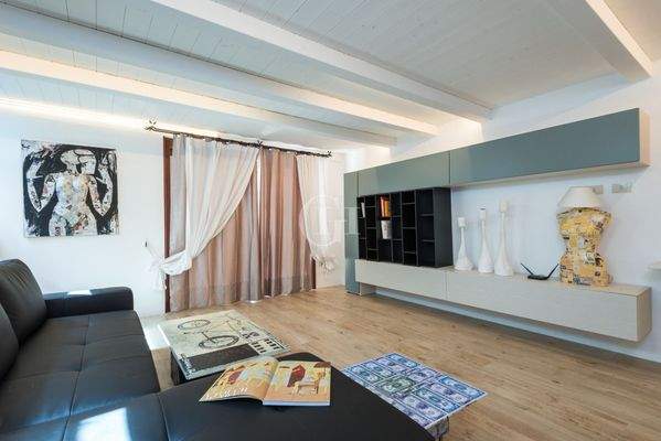 10Living Room_12092018-50