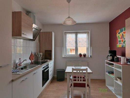 Küchenzeile und Esstich