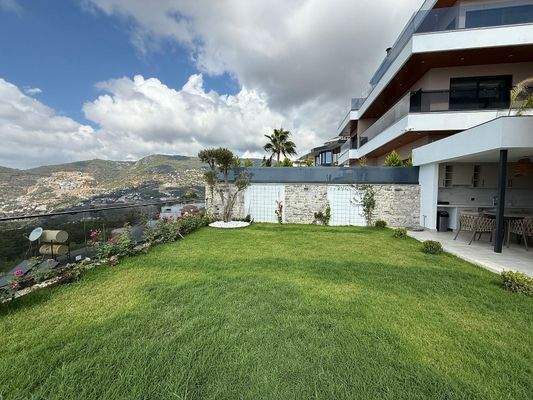 Sea-View Villa with Smart Home System in Alanya