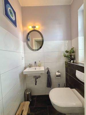 Kleines Gäste-WC mit Tageslicht