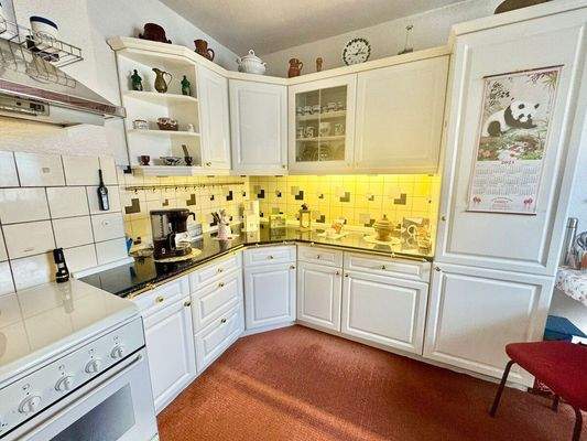 Küche mit Einbauküche