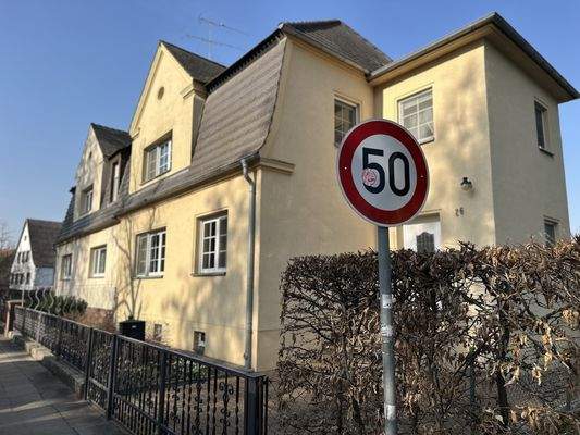 Haus-Straßenansicht 2