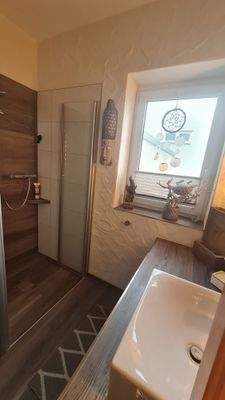 Gästebad mit Dusche EG