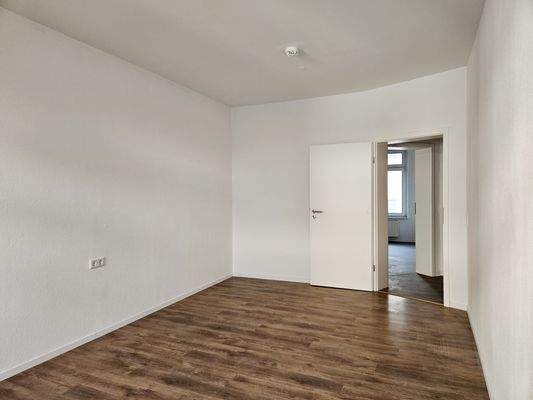 Schlafzimmer, Blick Flur und Küche.jpg