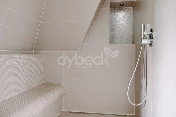 Bad - Dusche mit Sitzfläche