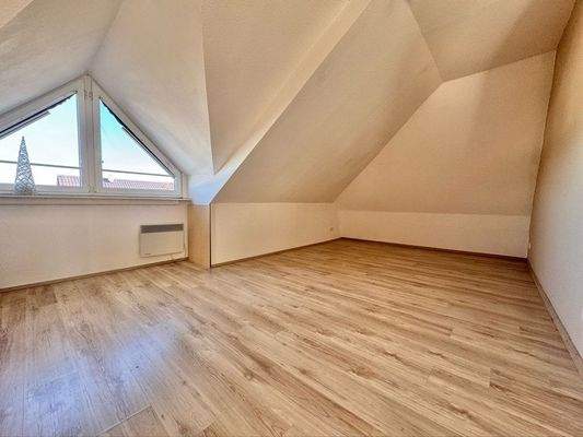 Mögliches Kinderzimmer links (DG)