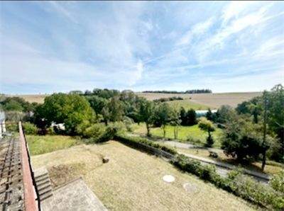 Blick vom Balkon,großer Garten