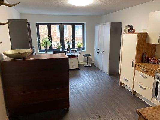 Geschäftshaus - Büro m. Küche