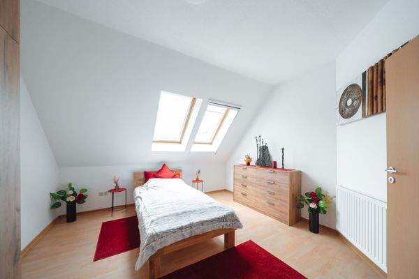 Obergeschoss_Schlafzimmer (Kind 1)_Objekt Ichenhausen Oxenbronn