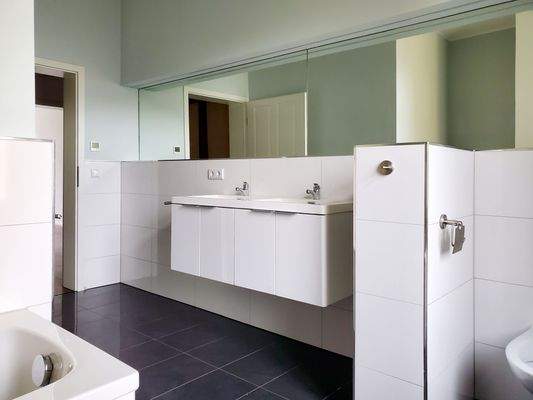 Bad, Spiegel, Waschtische.jpg