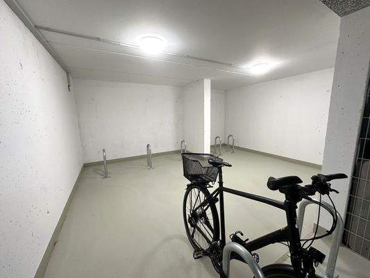 19- Zwei Fahrradräume.JPG
