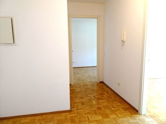 Flur mit Blick Richtung Schlafzimmer