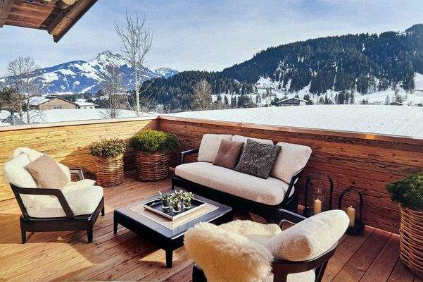 Die Sonnenterrasse mit Blick auf das Kitzbüheler Horn