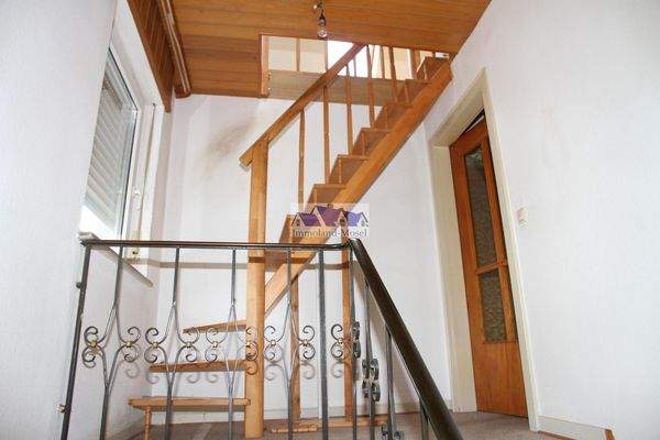 14 Treppe zum Spitzdach.jpg