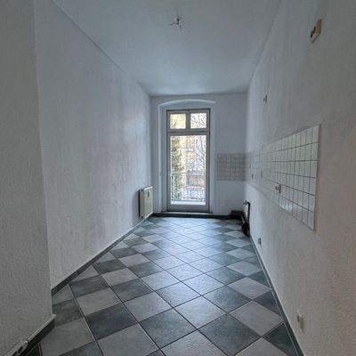 Helle Küche mit Fenster