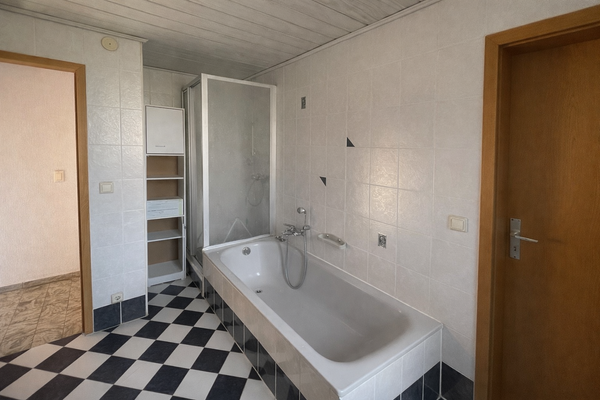 Badezimmer EG
