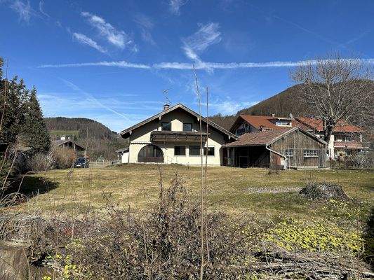 Blick in Richtung Norden (Derzeit noch mit Altbestand der abgerissen wird  - Neubebauung mit einem Doppelhaus)