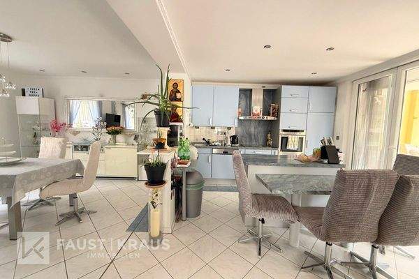 Küche und Essbereich