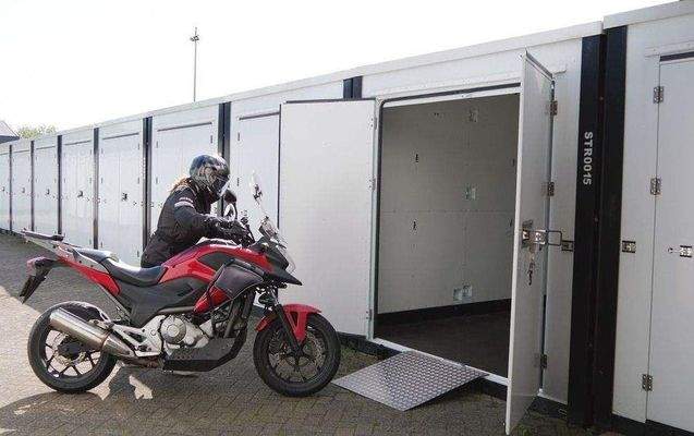 Motorrad Garage Blu Sky Lager