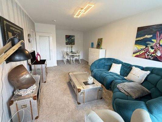 Geräumiges Wohnzimmer