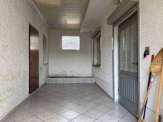 Zugang Wohnhaus + Nebengelass