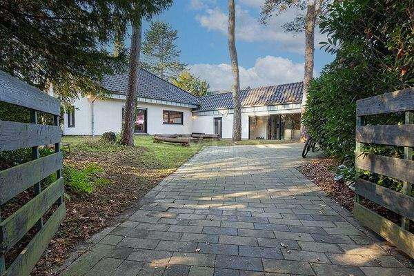 Zugang Haupteingang Anbau