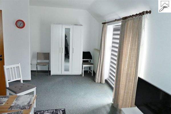 Wohn- und Schlafzimmer Bild II