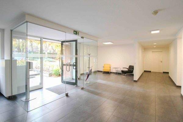 Hochwertiger Eingangs- und Empfangsbereich