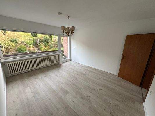 Schlafzimmer 2 mit Balkon I.OG.JPG