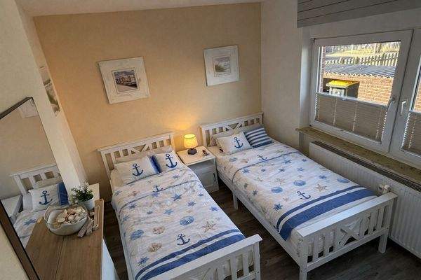 zweiter Schlafraum mit zwei Einzelbetten