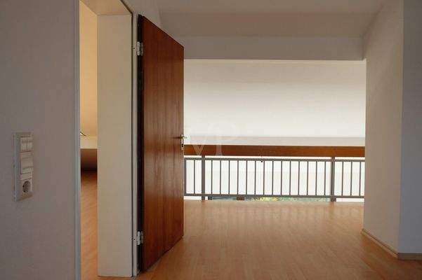 OG mit Blick ins Wohnzimmer